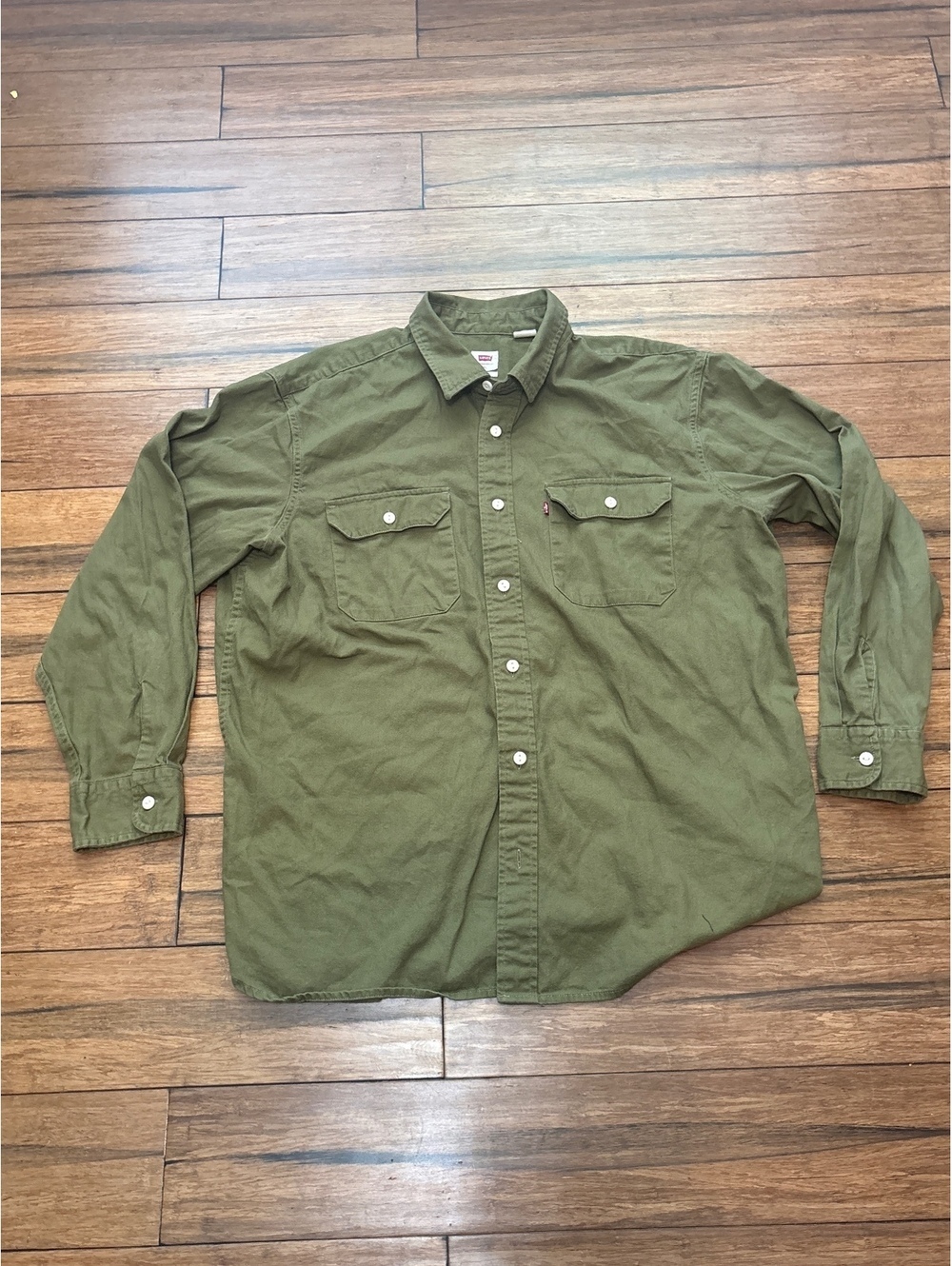 Levi's Men's Relaxed Fit XL Olive Green Button-Up Shirt